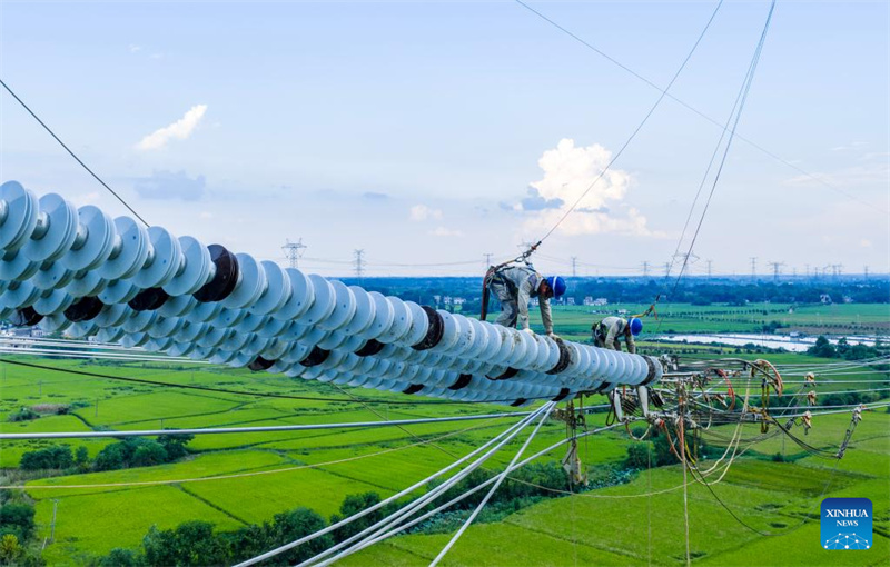 Leitungsmontage im Anhui-Abschnitt des Ultrahochspannungs-Stromübertragungsprojekts Gansu-Zhejiang startet