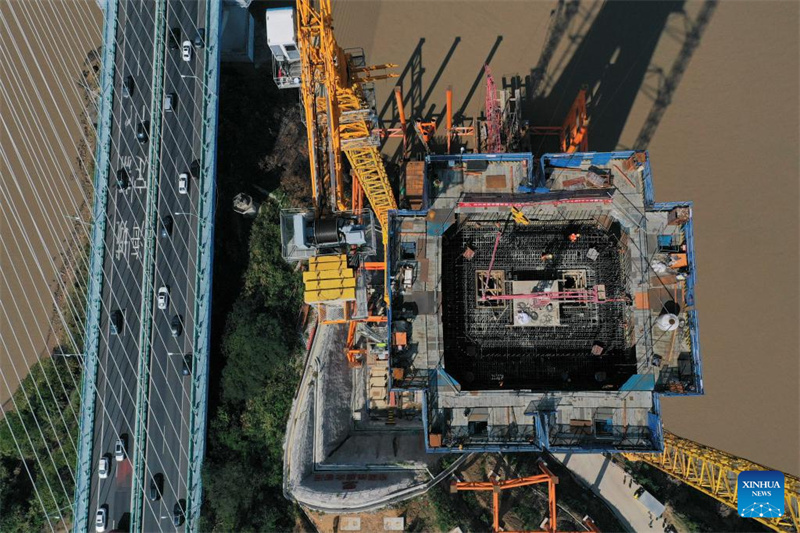 Hauptturm der Taoyaomen-Autobahn-Eisenbahnbrücke erfolgreich fertiggestellt