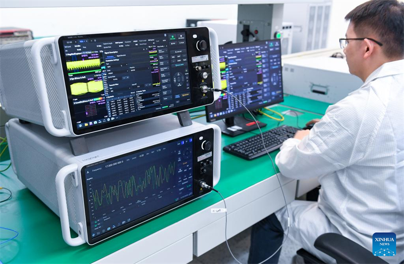 Chinas selbst entwickeltes 90-Gigahertz-Oszilloskop setzt neue Ma?st?be