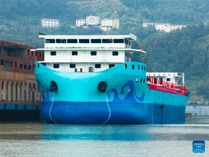 Chinas gr??ter vollelektrischer Schüttgutfrachter in Zentralchina vom Stapel gelassen