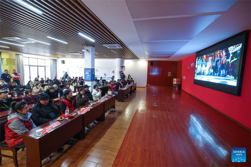 Kino in Jiaxing in der Provinz Zhejiang zeigt barrierefreien Film für sehbehinderte Menschen